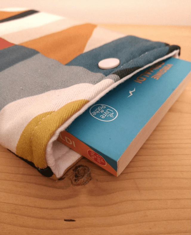Pochette à livre de poche 