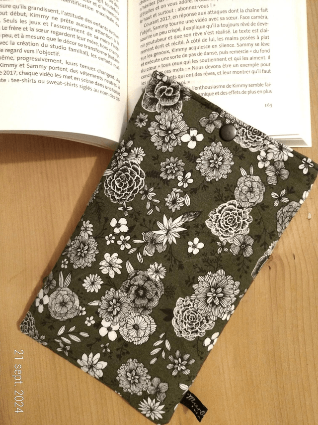 Pochette à livre de poche 